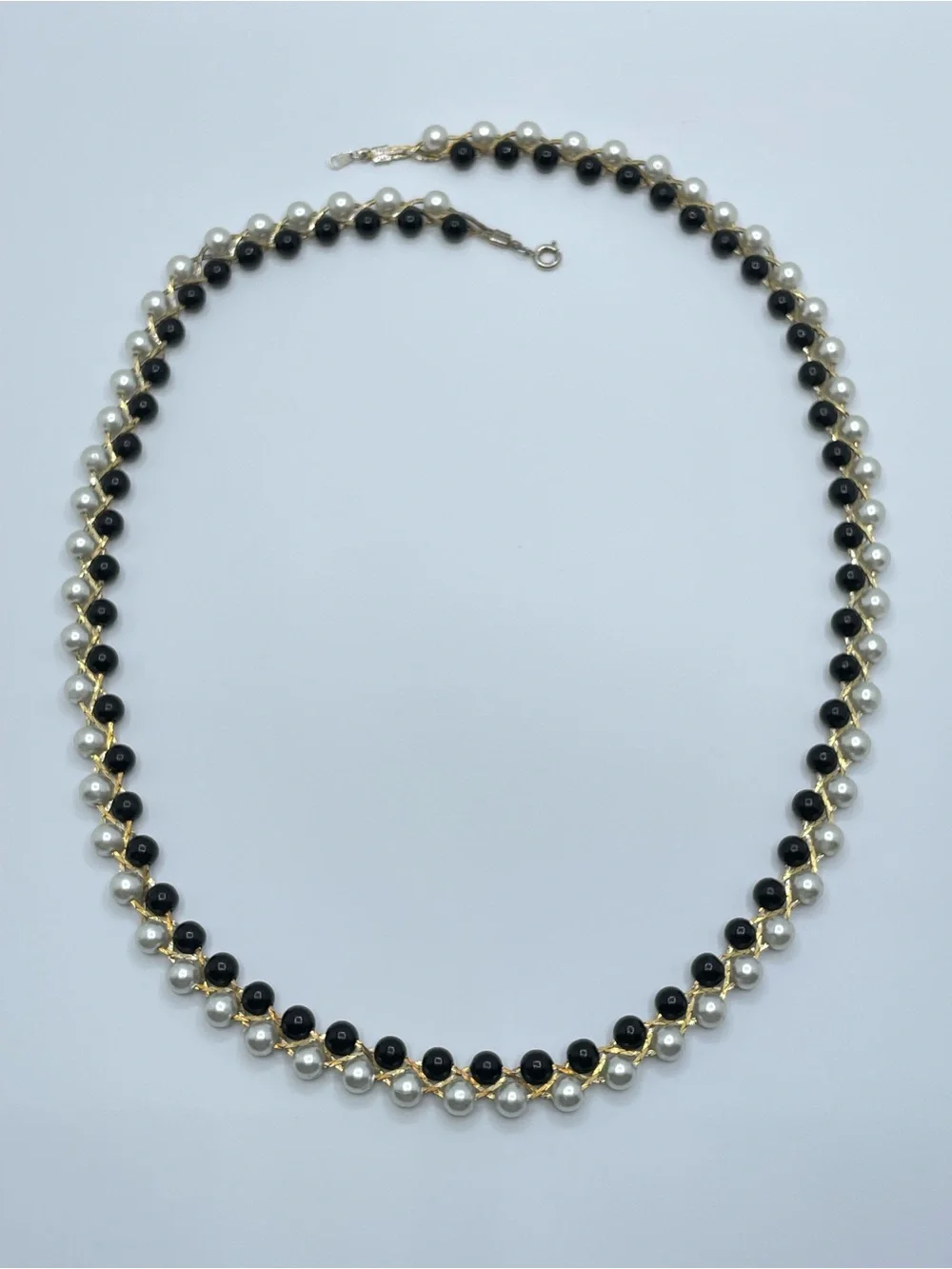 Vintage Korea Faux Pearl Black White Beaded Gold Tone Chain Necklace Elegant